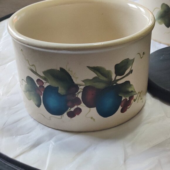 Robinson Rasbotin canister with wooden lid. A crock adorned with Plums sz medium - Picture 2 of 8